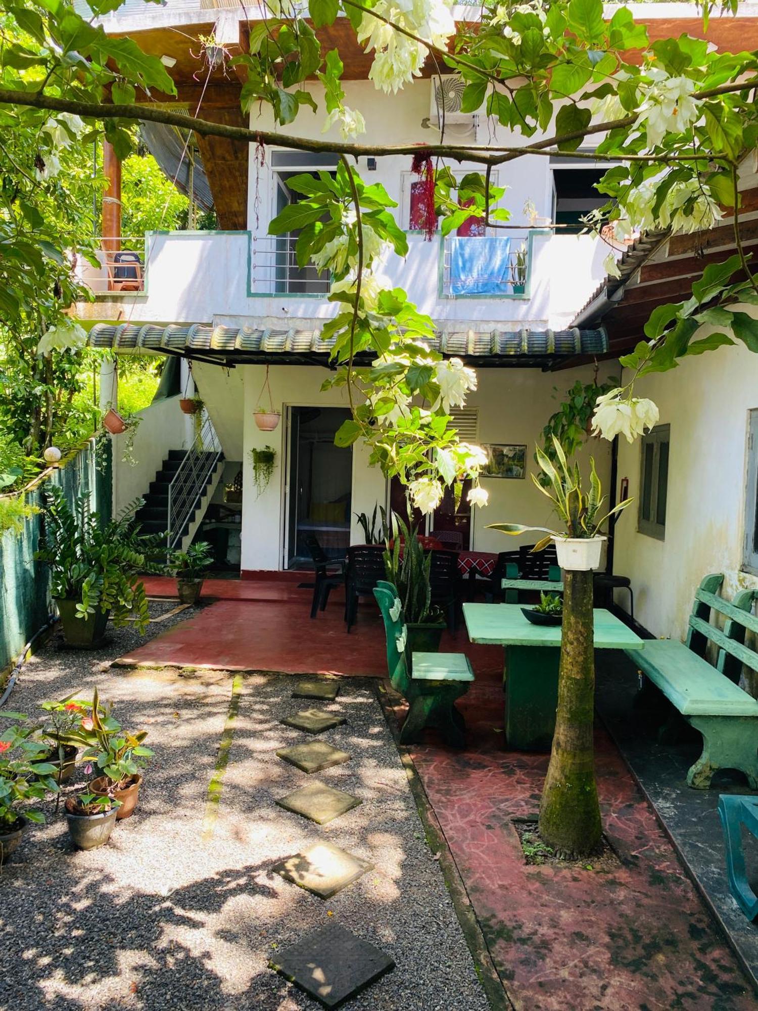 Little Mount Guest House Мірісса Екстер'єр фото
